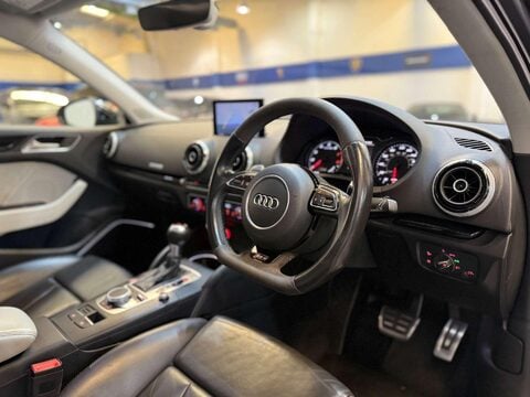 Audi RS3 2.5 TFSI Sportback 5dr Petrol S Tronic quattro Euro 6 (s/s) (Nav) (367 ps) 60