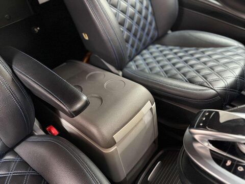 Mercedes-Benz V Class 2.2 V220d BlueTEC Sport MPV 5dr Diesel G-Tronic+ Euro 6 (s/s) 8 Seat XLWB ( 17