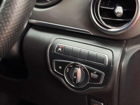 Mercedes-Benz V Class 2.2 V220d BlueTEC Sport MPV 5dr Diesel G-Tronic+ Euro 6 (s/s) 8 Seat XLWB ( 31