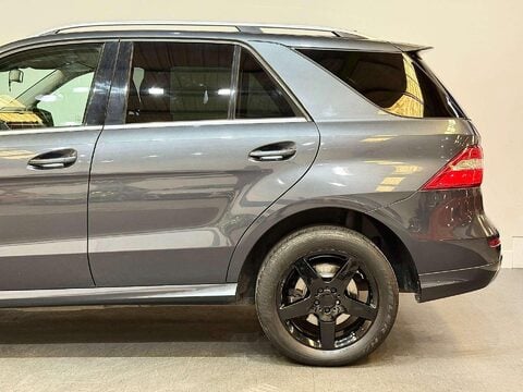 Mercedes-Benz M Class 3.0 ML350 V6 BlueTEC AMG Sport SUV 5dr Diesel G-Tronic 4WD Euro 6 (s/s) (25 20