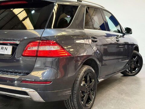 Mercedes-Benz M Class 3.0 ML350 V6 BlueTEC AMG Sport SUV 5dr Diesel G-Tronic 4WD Euro 6 (s/s) (25 23