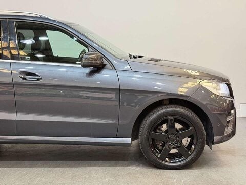 Mercedes-Benz M Class 3.0 ML350 V6 BlueTEC AMG Sport SUV 5dr Diesel G-Tronic 4WD Euro 6 (s/s) (25 17