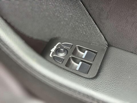 Jaguar F-Type 2.0i R-Dynamic Coupe 2dr Petrol Auto Euro 6 (s/s) (300 ps) 43
