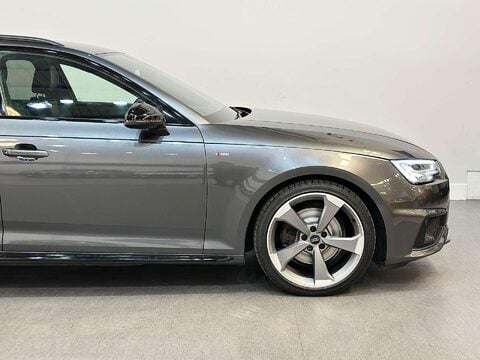 Audi A4 2.0 TFSI 40 Black Edition Estate 5dr Petrol S Tronic Euro 6 (s/s) (190 ps) 17