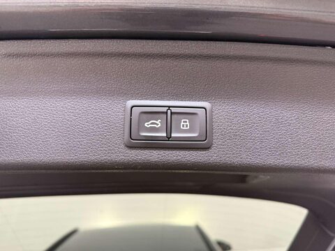 Audi A4 2.0 TFSI 40 Black Edition Estate 5dr Petrol S Tronic Euro 6 (s/s) (190 ps) 67