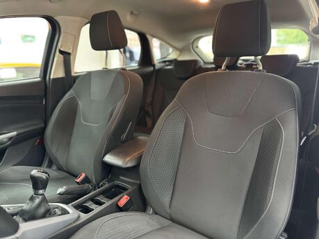 Ford Focus 1.0T EcoBoost Zetec Hatchback 5dr Petrol Manual Euro 6 (s/s) (100 ps) 