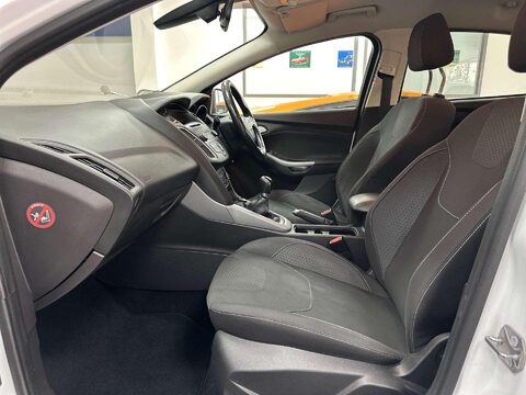 Ford Focus 1.0T EcoBoost Zetec Hatchback 5dr Petrol Manual Euro 6 (s/s) (100 ps) 37