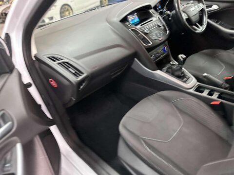 Ford Focus 1.0T EcoBoost Zetec Hatchback 5dr Petrol Manual Euro 6 (s/s) (100 ps) 38