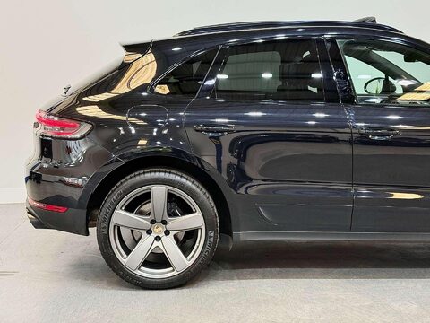 Porsche Macan 2.0T SUV 5dr Petrol PDK 4WD Euro 6 (s/s) (245 ps) 16