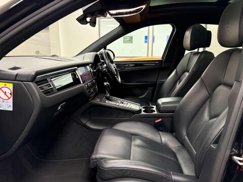 Porsche Macan 2.0T SUV 5dr Petrol PDK 4WD Euro 6 (s/s) (245 ps) 38
