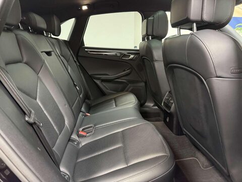 Porsche Macan 2.0T SUV 5dr Petrol PDK 4WD Euro 6 (s/s) (245 ps) 42