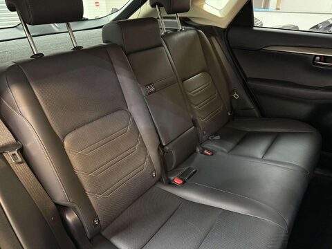 Lexus NX 2.5 300h Premium SUV 5dr Petrol Hybrid E-CVT 4WD Euro 6 (s/s) (197 ps) 43