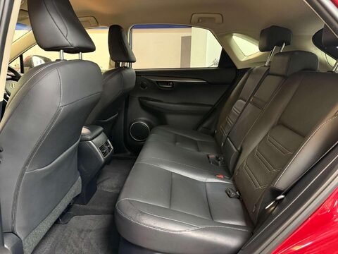 Lexus NX 2.5 300h Premium SUV 5dr Petrol Hybrid E-CVT 4WD Euro 6 (s/s) (197 ps) 39