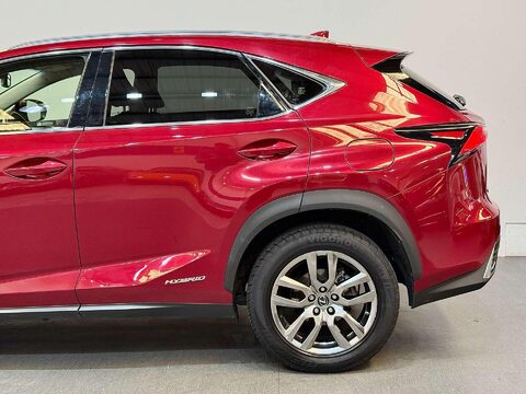Lexus NX 2.5 300h Premium SUV 5dr Petrol Hybrid E-CVT 4WD Euro 6 (s/s) (197 ps) 18