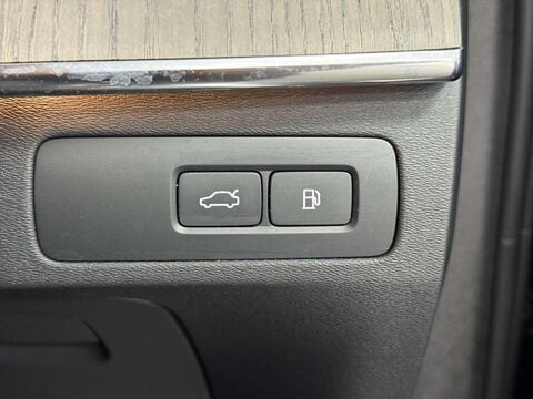 Volvo XC90 2.0h T8 Recharge 18.8kWh Ultimate Dark SUV 5dr Petrol Plug-in Hybrid Auto 4 51