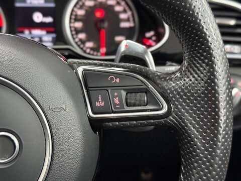 Audi RS4 4.2 FSI V8 Estate 5dr Petrol S Tronic quattro Euro 5 (450 ps) 32
