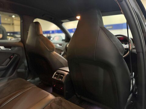 Audi RS4 4.2 FSI V8 Estate 5dr Petrol S Tronic quattro Euro 5 (450 ps) 43