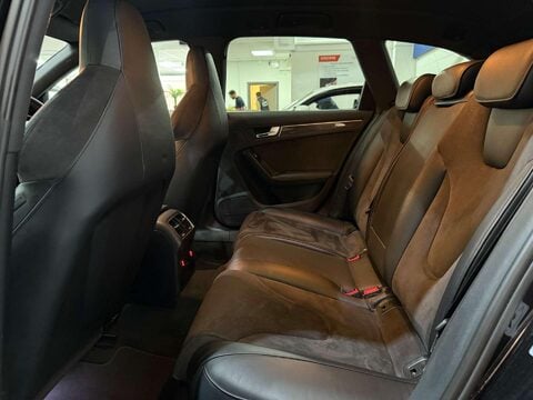 Audi RS4 4.2 FSI V8 Estate 5dr Petrol S Tronic quattro Euro 5 (450 ps) 37