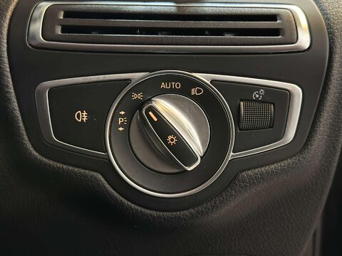 Mercedes-Benz GLC 2.0 GLC250 AMG Line (Premium Plus) SUV 5dr Petrol G-Tronic 4MATIC Euro 6 (s 53