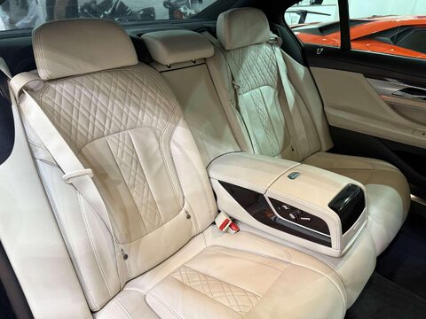 BMW 7 Series 3.0 740Ld M Sport Saloon 4dr Diesel Auto xDrive Euro 6 (s/s) (320 ps) 48