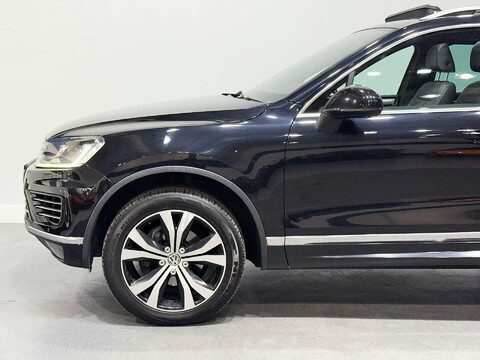 Volkswagen Touareg 3.0 TDI V6 BlueMotion Tech R-Line SUV 5dr Diesel Tiptronic 4WD Euro 6 (s/s) 19