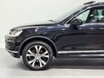 Volkswagen Touareg 3.0 TDI V6 BlueMotion Tech R-Line SUV 5dr Diesel Tiptronic 4WD Euro 6 (s/s) 19