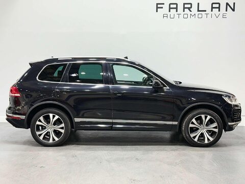 Volkswagen Touareg 3.0 TDI V6 BlueMotion Tech R-Line SUV 5dr Diesel Tiptronic 4WD Euro 6 (s/s) 18