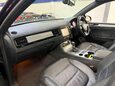 Volkswagen Touareg 3.0 TDI V6 BlueMotion Tech R-Line SUV 5dr Diesel Tiptronic 4WD Euro 6 (s/s) 38
