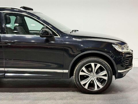 Volkswagen Touareg 3.0 TDI V6 BlueMotion Tech R-Line SUV 5dr Diesel Tiptronic 4WD Euro 6 (s/s) 17