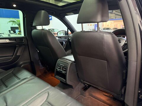 Volkswagen Touareg 3.0 TDI V6 BlueMotion Tech R-Line SUV 5dr Diesel Tiptronic 4WD Euro 6 (s/s) 34