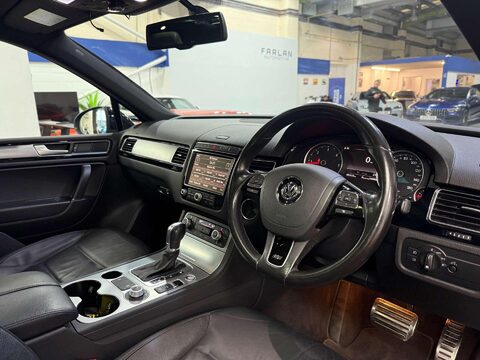 Volkswagen Touareg 3.0 TDI V6 BlueMotion Tech R-Line SUV 5dr Diesel Tiptronic 4WD Euro 6 (s/s) 49