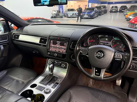 Volkswagen Touareg 3.0 TDI V6 BlueMotion Tech R-Line SUV 5dr Diesel Tiptronic 4WD Euro 6 (s/s) 