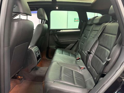 Volkswagen Touareg 3.0 TDI V6 BlueMotion Tech R-Line SUV 5dr Diesel Tiptronic 4WD Euro 6 (s/s) 36