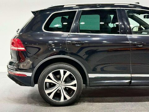 Volkswagen Touareg 3.0 TDI V6 BlueMotion Tech R-Line SUV 5dr Diesel Tiptronic 4WD Euro 6 (s/s) 16
