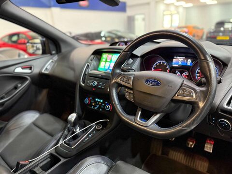 Ford Focus 2.3T EcoBoost RS Hatchback 5dr Petrol Manual AWD Euro 6 (s/s) (350 ps) 33