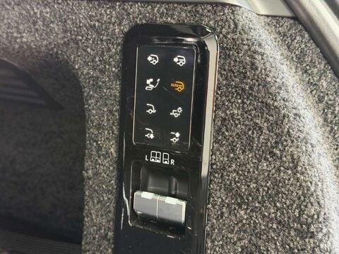 Land Rover Range Rover 4.4 P615 V8 SV SUV 5dr Petrol Auto 4WD Euro 6 (s/s) (615 ps) 47