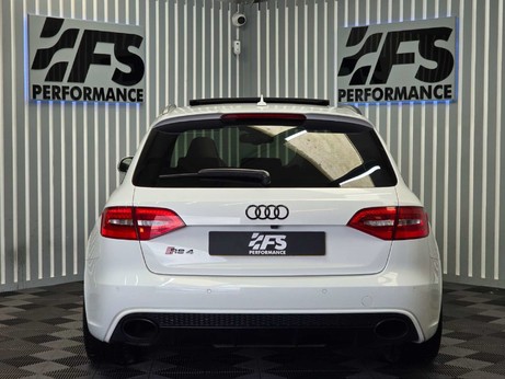 Audi RS4 4.2 FSI V8 Estate 5dr Petrol S Tronic quattro Euro 5 (450 ps) 31