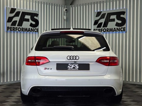 Audi RS4 4.2 FSI V8 Estate 5dr Petrol S Tronic quattro Euro 5 (450 ps) 49