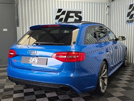 Audi RS4 4.2 FSI V8 Estate 5dr Petrol S Tronic quattro Euro 5 (450 ps) 32