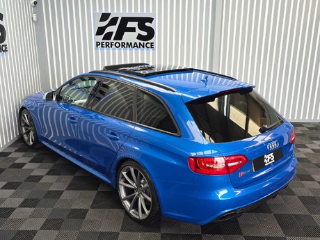 Audi RS4 4.2 FSI V8 Estate 5dr Petrol S Tronic quattro Euro 5 (450 ps) 40