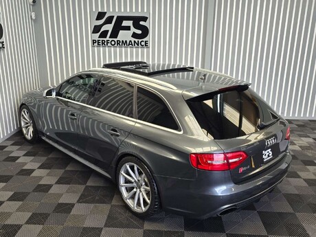 Audi RS4 4.2 FSI V8 Estate 5dr Petrol S Tronic quattro Euro 5 (450 ps) 44