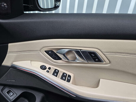BMW 3 Series 3.0 330d M Sport Saloon 4dr Diesel Auto xDrive Euro 6 (s/s) (265 ps) 8