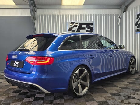 Audi RS4 4.2 FSI V8 Estate 5dr Petrol S Tronic quattro Euro 5 (450 ps) 32