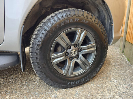 Toyota Hilux 2.4 D-4D Active Pickup Double Cab 4dr Diesel Manual 4WD Euro 6 (3.5t) (150 7