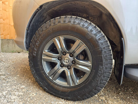 Toyota Hilux 2.4 D-4D Active Pickup Double Cab 4dr Diesel Manual 4WD Euro 6 (3.5t) (150 8
