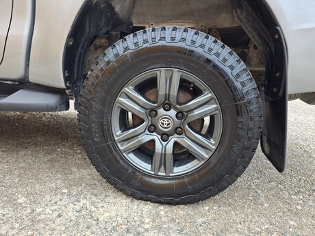 Toyota Hilux 2.4 D-4D Active Pickup Double Cab 4dr Diesel Manual 4WD Euro 6 (3.5t) (150 13