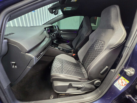 Volkswagen Golf 1.5 eTSI MHEV R-Line Hatchback 5dr Petrol Hybrid DSG Euro 6 (s/s) (150 ps) 9