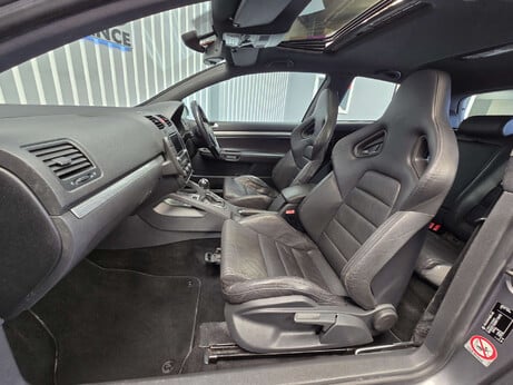 Volkswagen Golf 3.2 V6 R32 Hatchback 3dr Petrol DSG 4Motion (233 g/km, 247 bhp) 4