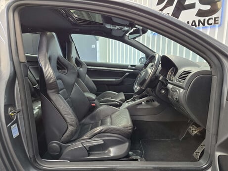 Volkswagen Golf 3.2 V6 R32 Hatchback 3dr Petrol DSG 4Motion (233 g/km, 247 bhp) 25