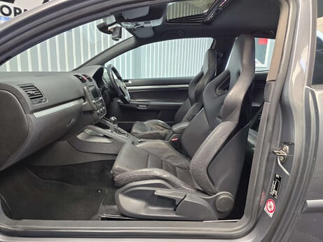 Volkswagen Golf 3.2 V6 R32 Hatchback 3dr Petrol DSG 4Motion (233 g/km, 247 bhp) 27